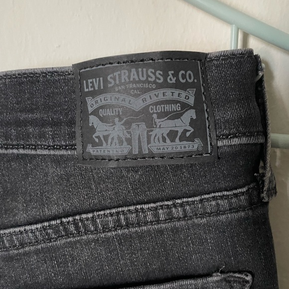 Levi's 311 Shaping Skinny Jeans in Charcoal - Picture 3 of 6